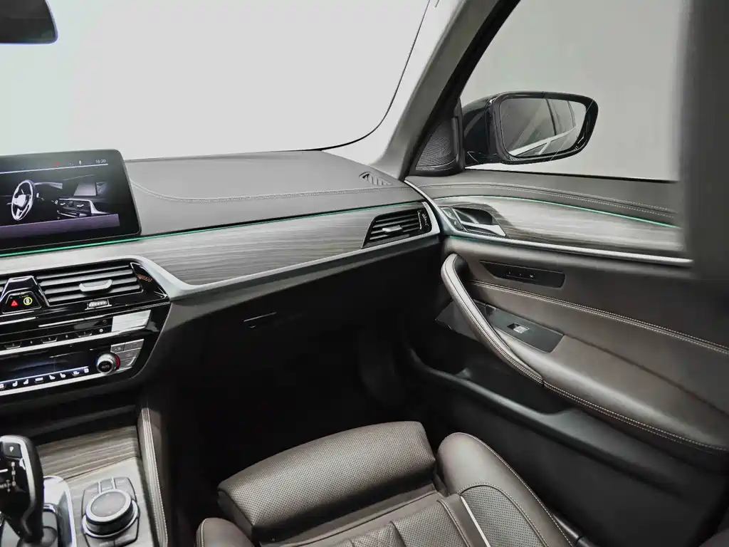 BMW 5 Series — миниатюра 29