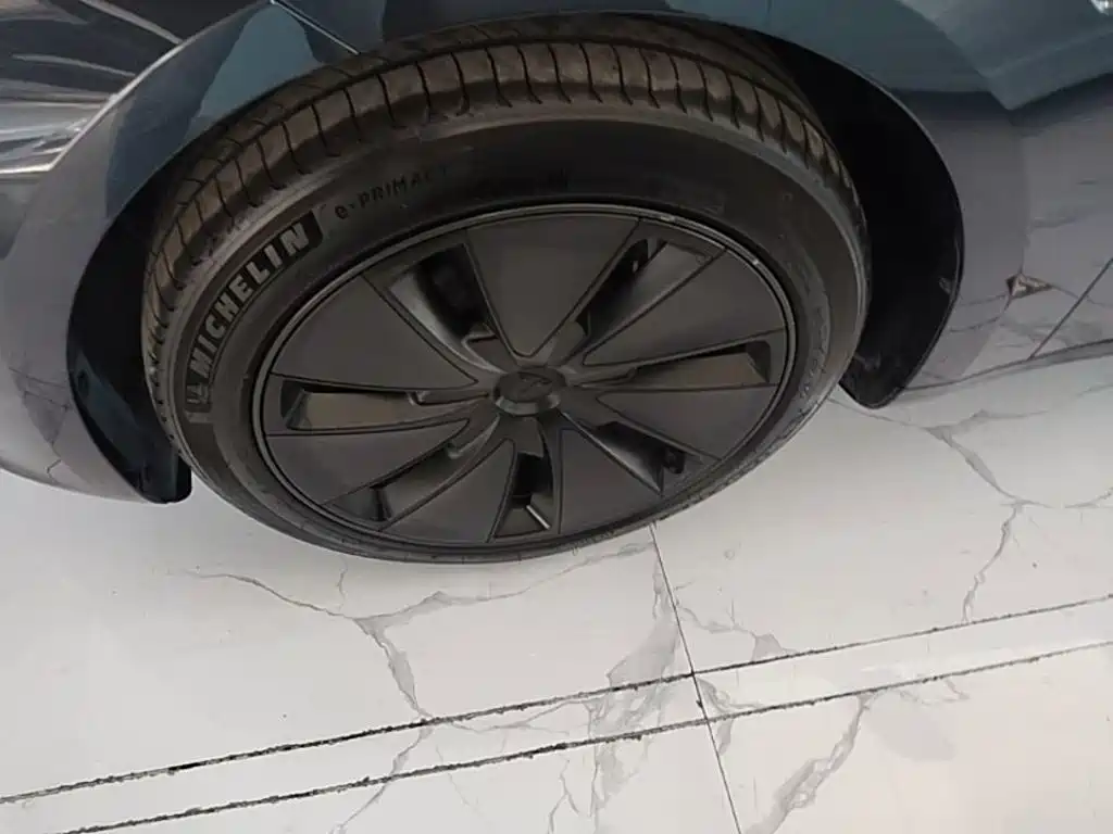 Tesla Model 3 — миниатюра 23