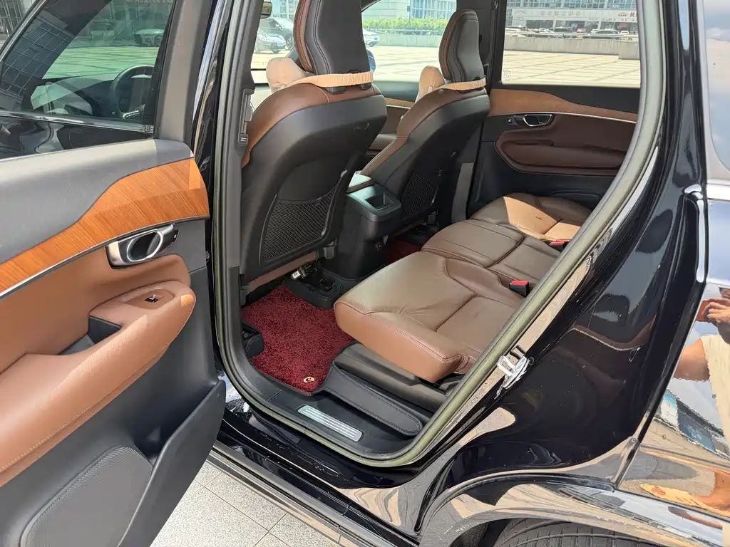 Volvo XC90 — миниатюра 11