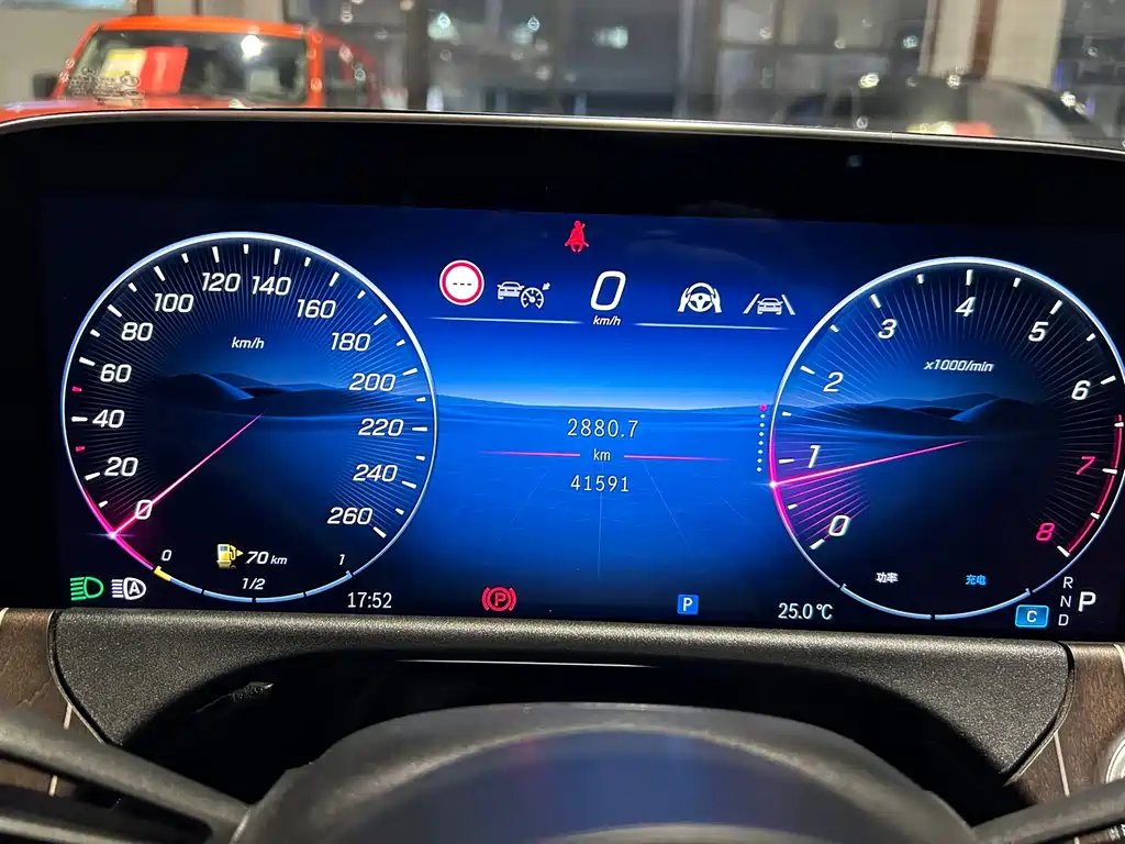 Mercedes-Benz E-Class — миниатюра 13
