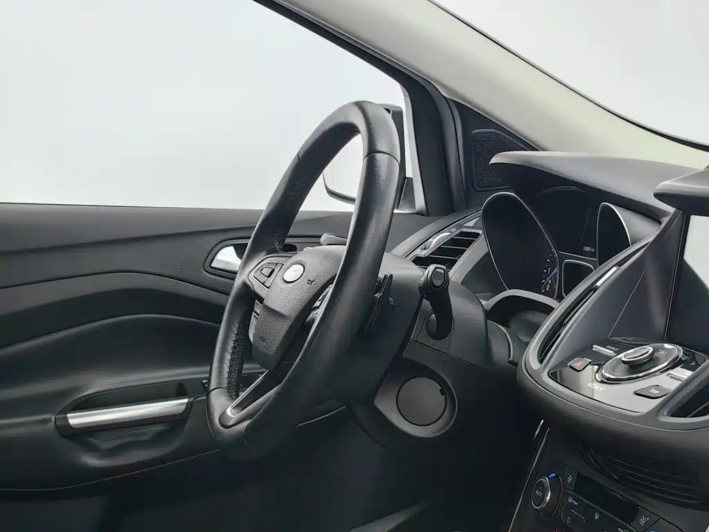 Ford Kuga — миниатюра 22