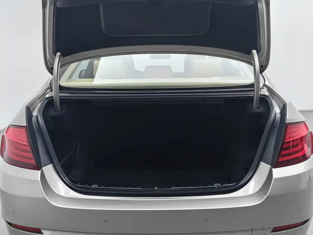 BMW 5 Series — миниатюра 16