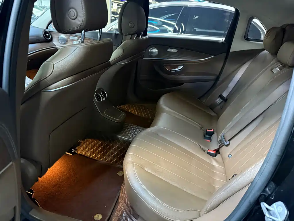 Mercedes-Benz E-Class — миниатюра 10