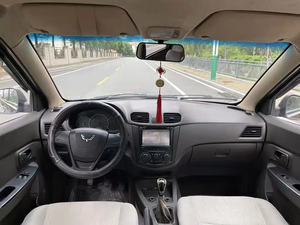 Wuling Hongguang — миниатюра 6