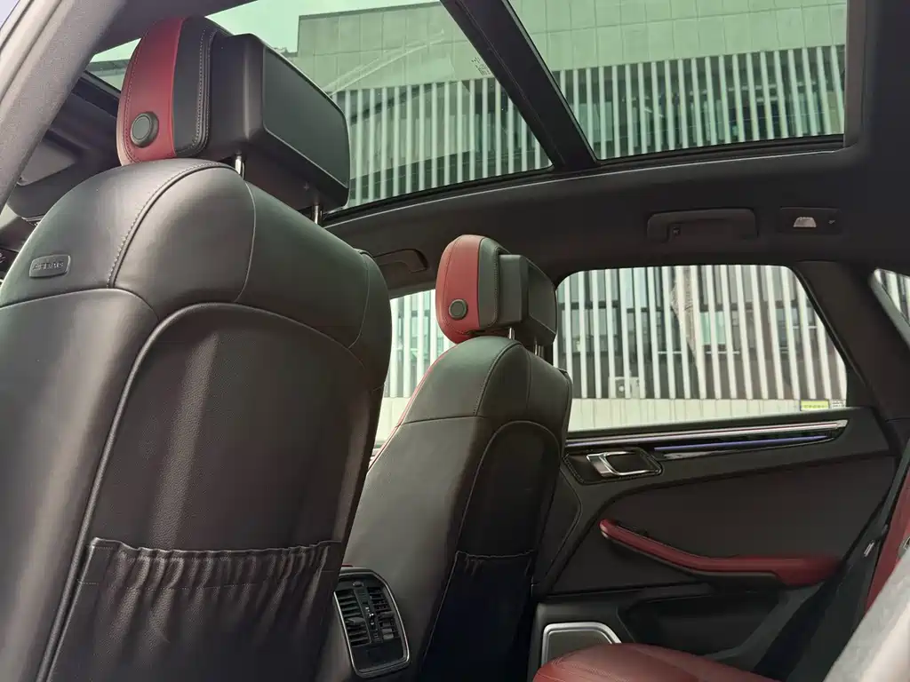 Porsche Macan — миниатюра 8