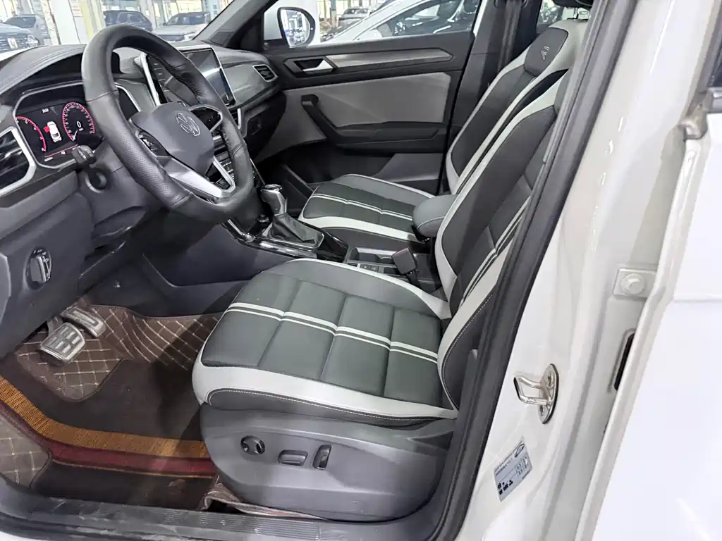 Volkswagen T-Roc — миниатюра 9