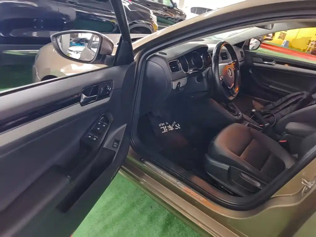 Volkswagen Sagitar — миниатюра 16