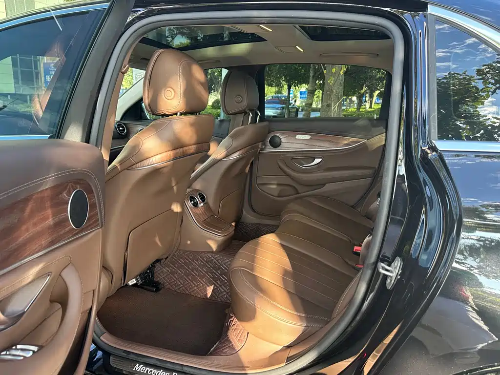 Mercedes-Benz E-Class — миниатюра 8