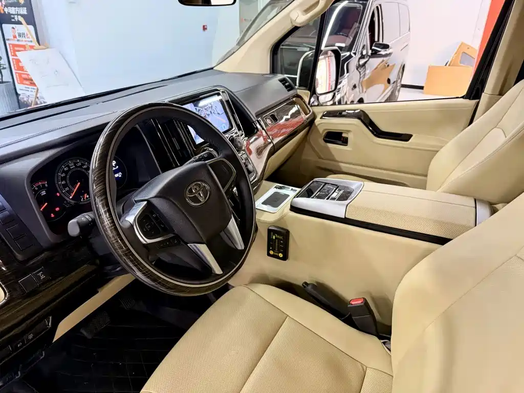 Toyota Hiace — миниатюра 4