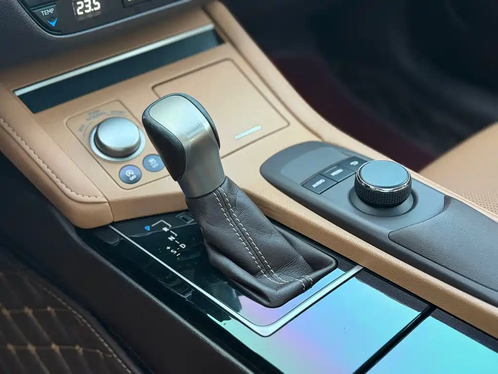 Lexus ES — миниатюра 12