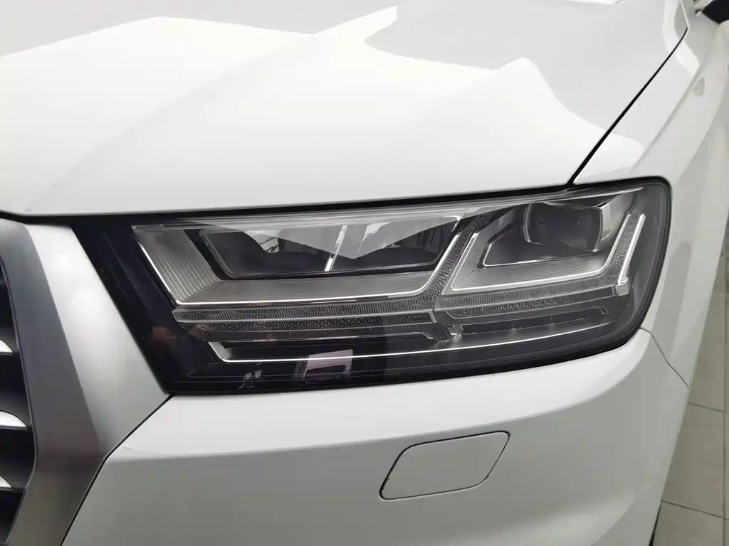Audi Q7 New Energy — миниатюра 7