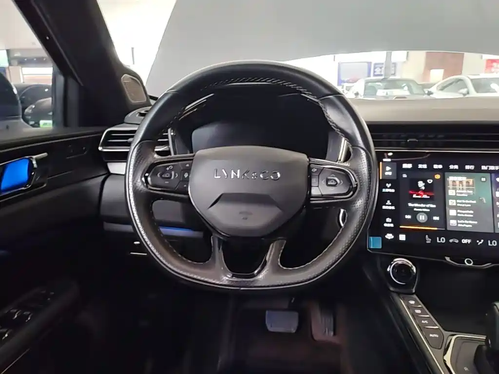 Lynk & Co 01 — миниатюра 11