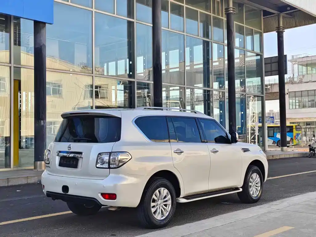 Nissan Patrol — миниатюра 9