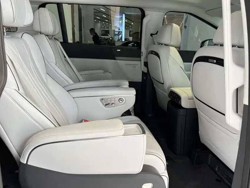 XPeng X9 — миниатюра 4