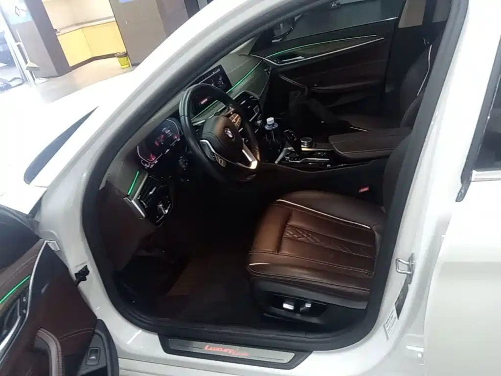 BMW 5 Series — миниатюра 15