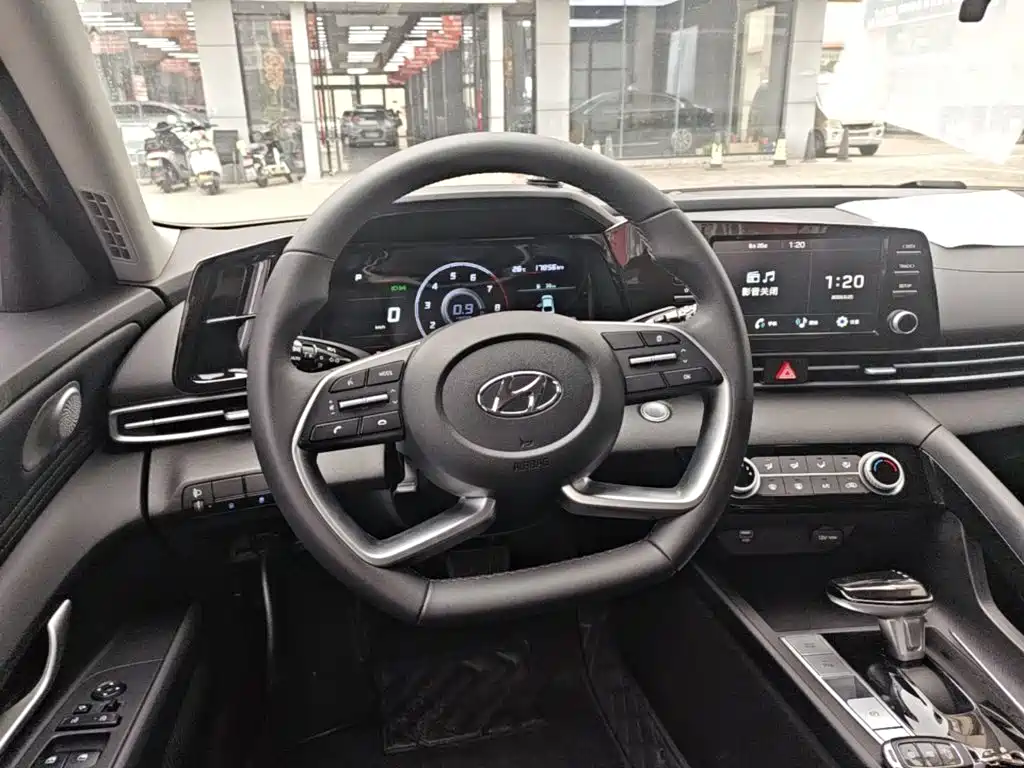 Hyundai Elantra — миниатюра 11