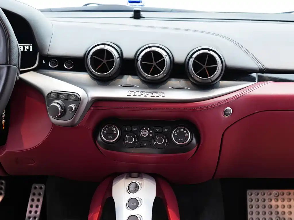 Ferrari F12berlinetta — миниатюра 13