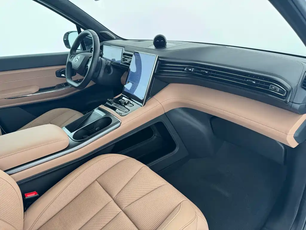 NIO ES8 2020 415KM мест