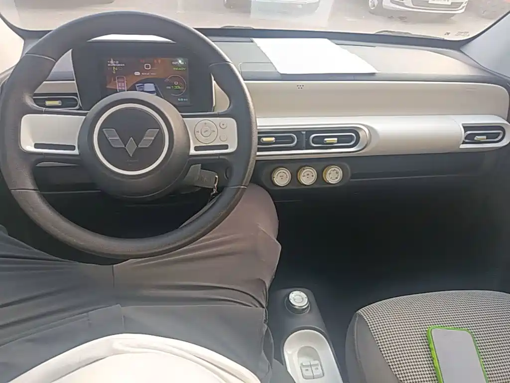 Wuling MINIEV — миниатюра 10