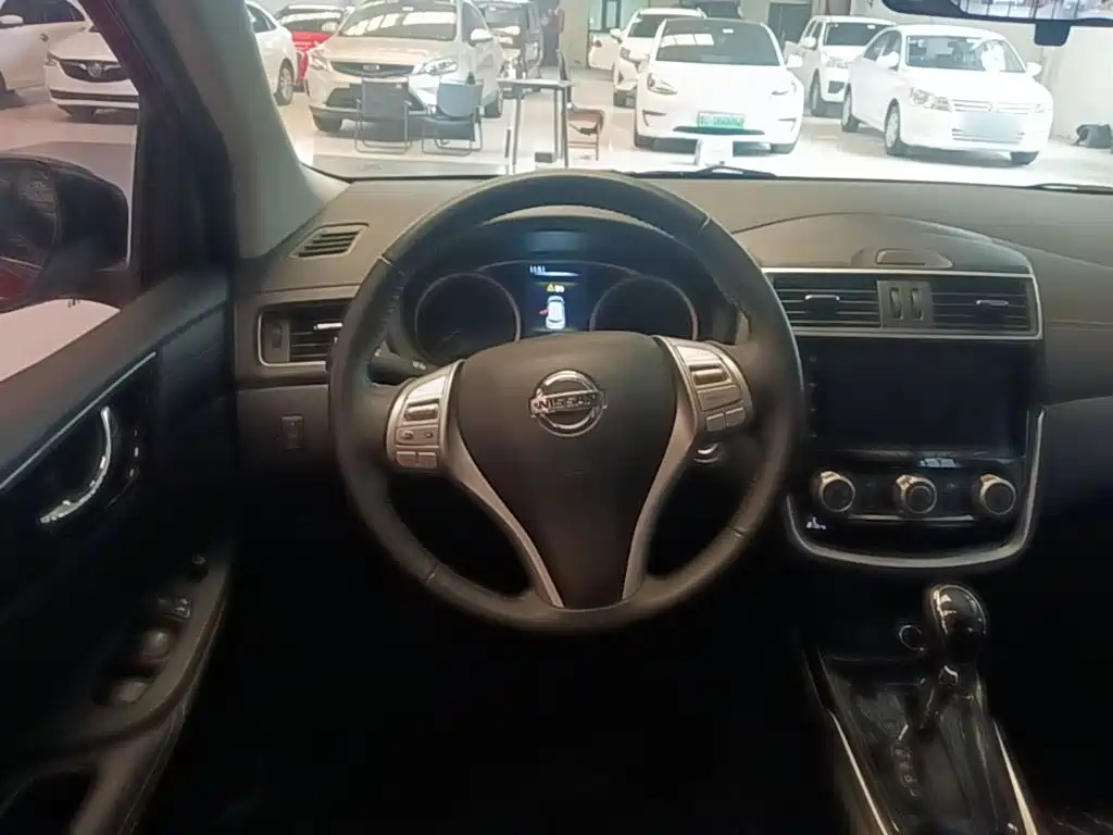Nissan Tiida — миниатюра 11