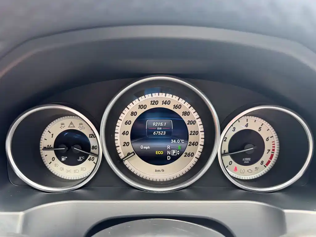 Mercedes-Benz E-Class (Import) — миниатюра 18