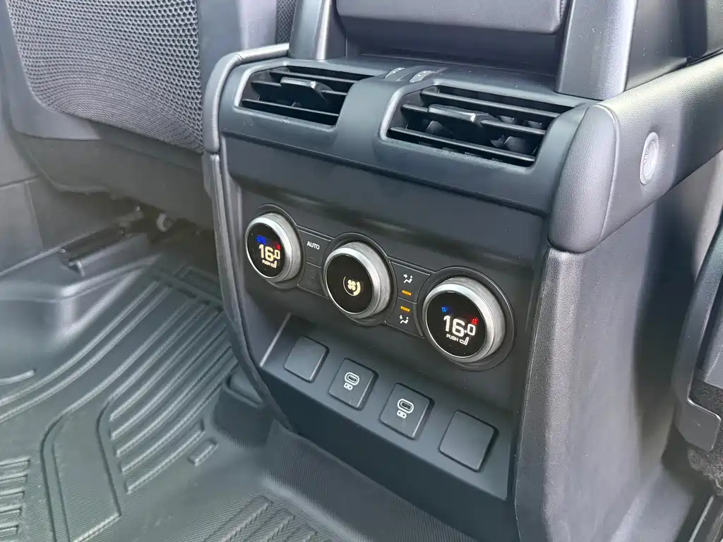 Land Rover Defender — миниатюра 18