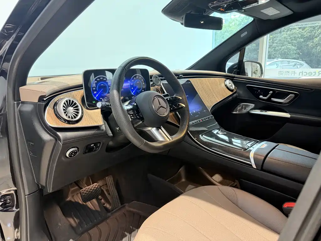 Mercedes-Benz EQE SUV — миниатюра 6