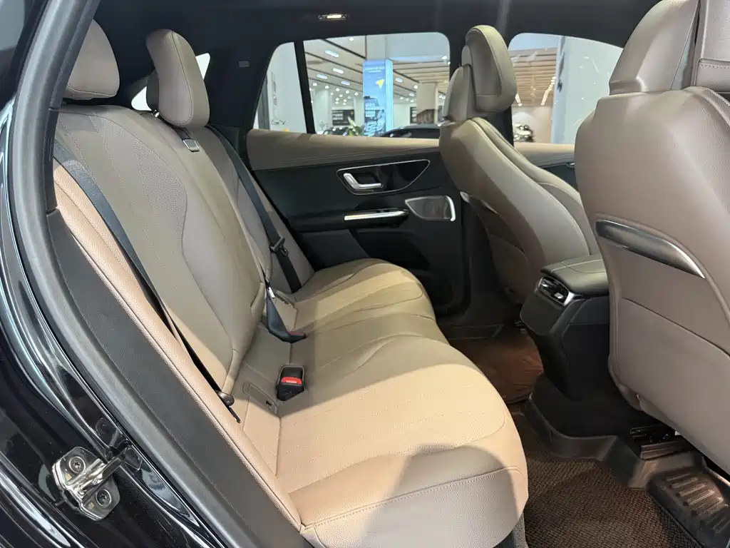 Mercedes-Benz EQE SUV — миниатюра 18