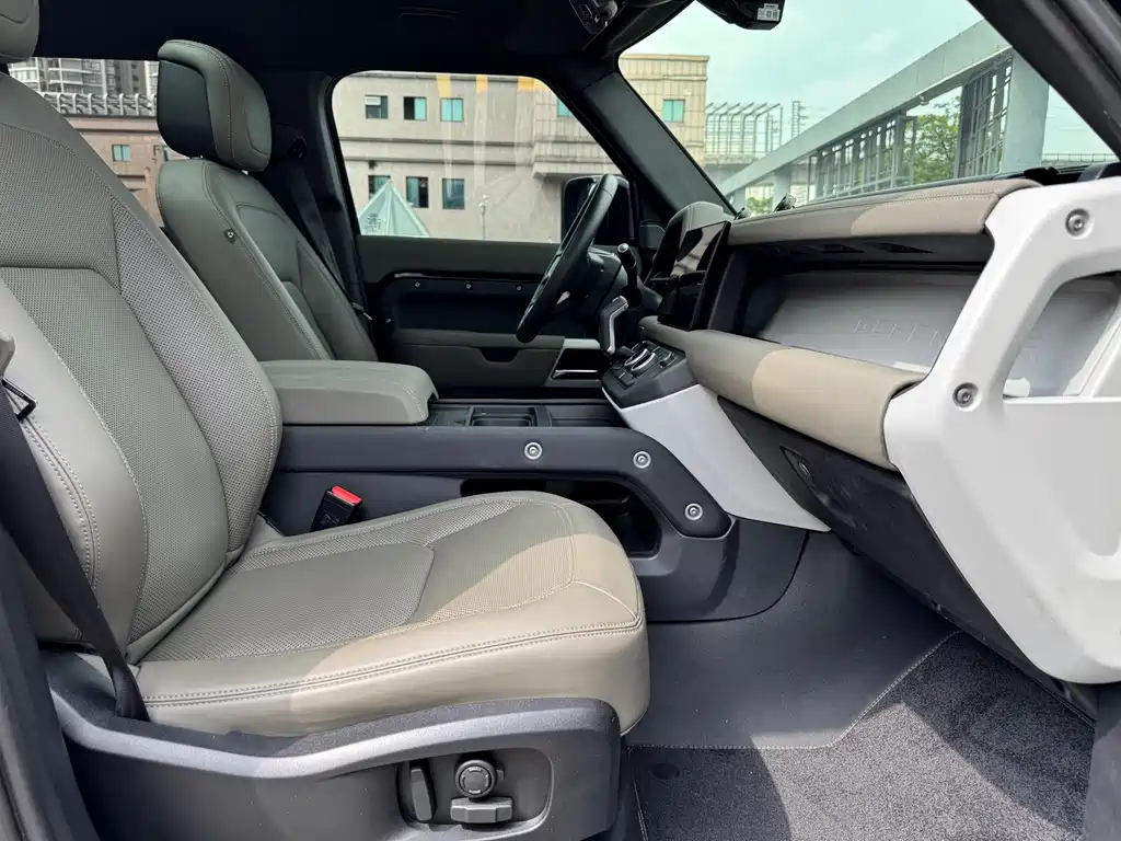 Land Rover Defender — миниатюра 12