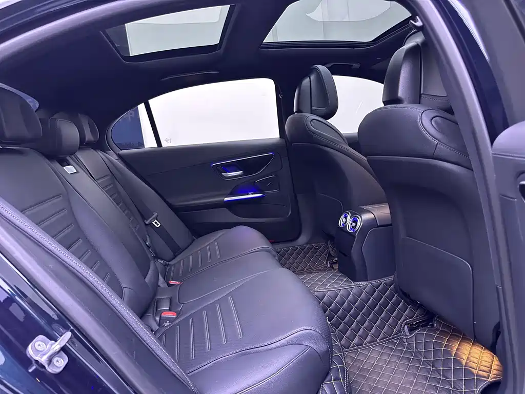 Mercedes-Benz C-Class — миниатюра 14