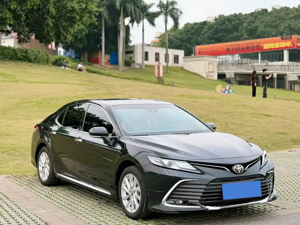 Toyota Camry — миниатюра 3
