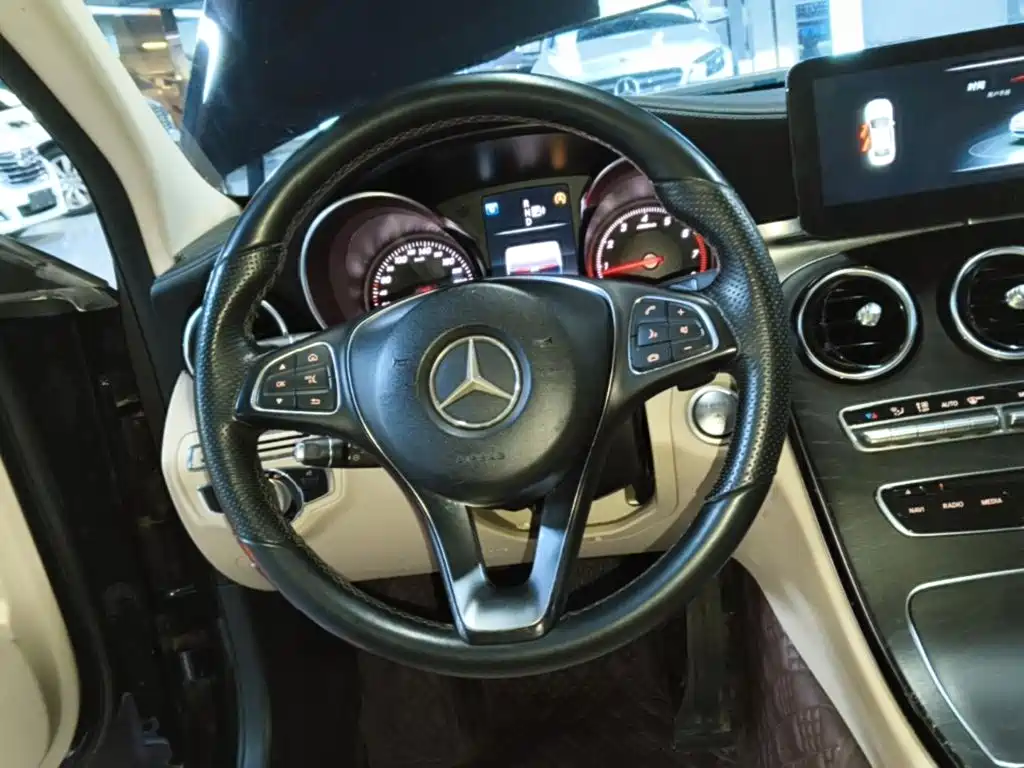 Mercedes-Benz C-Class — миниатюра 11