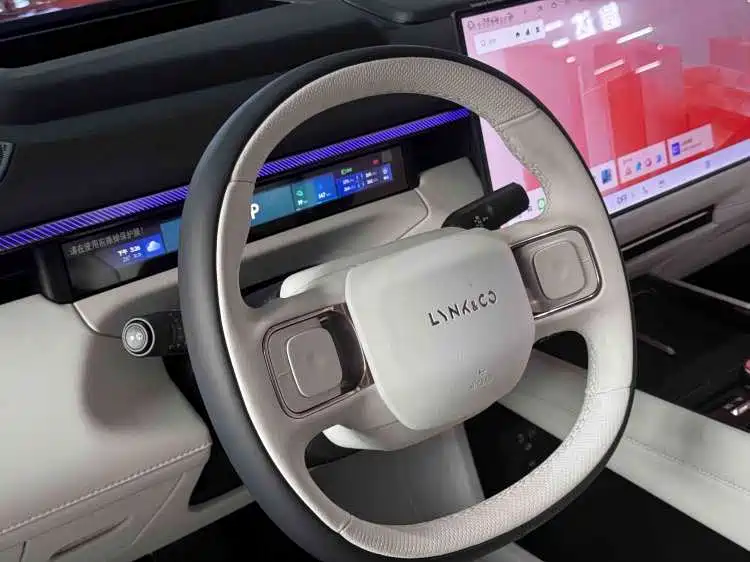 Lynk & Co 900 — миниатюра 10