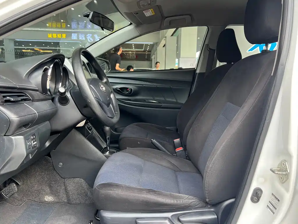 Toyota Yaris L — миниатюра 7