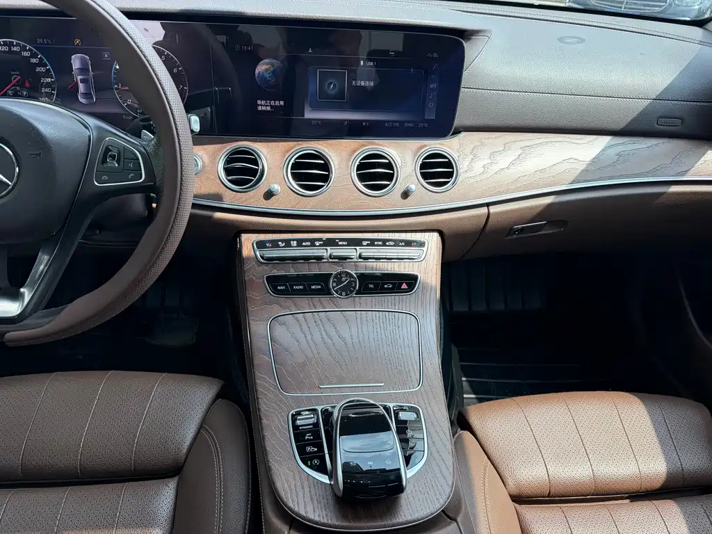 Mercedes-Benz E-Class — миниатюра 18