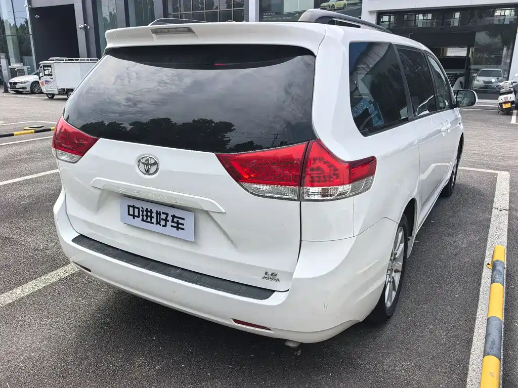 Toyota Sienna 2011 3.5L AT