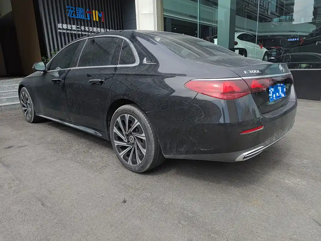 Mercedes-Benz E-Class — миниатюра 8