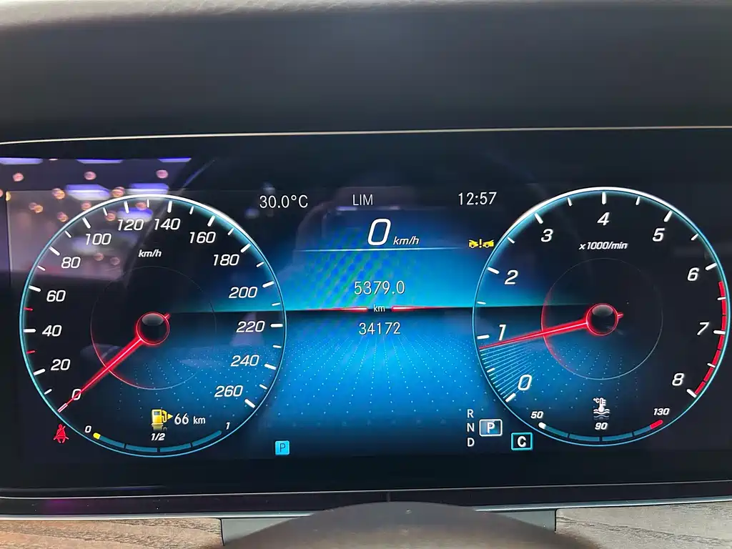 Mercedes-Benz E-Class — миниатюра 4
