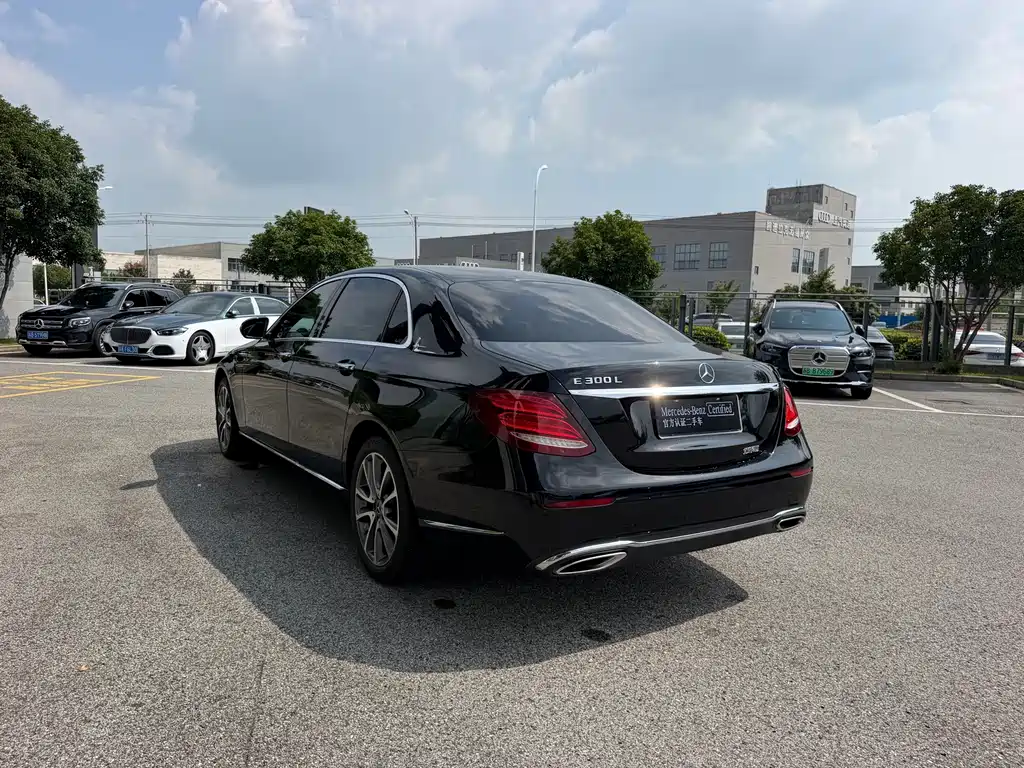 Mercedes-Benz E-Class — миниатюра 9
