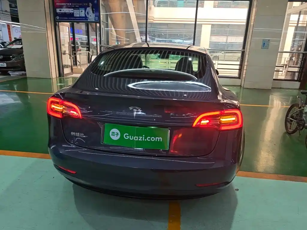 Tesla Model 3 — миниатюра 6
