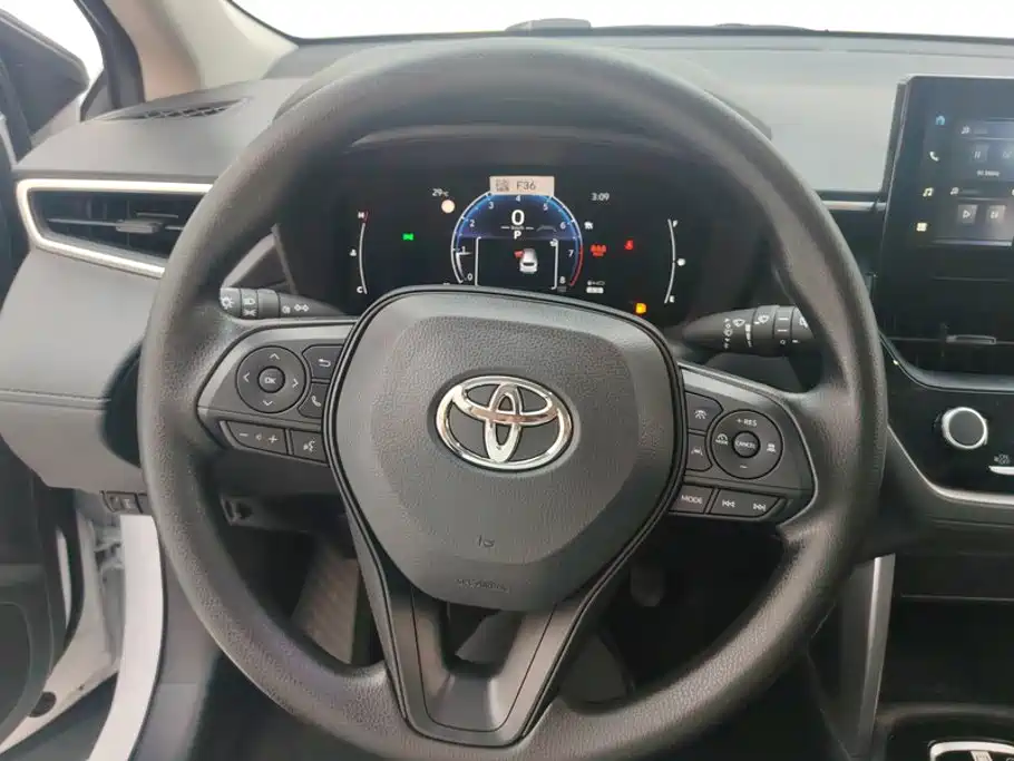 Toyota Corolla Cross — миниатюра 15