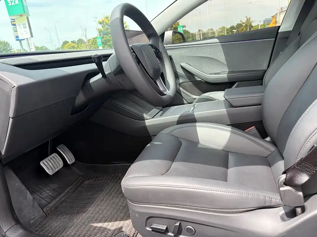 Tesla Model 3 — миниатюра 8
