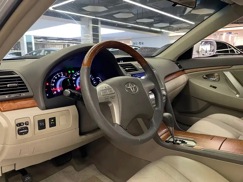 Toyota Camry — миниатюра 14