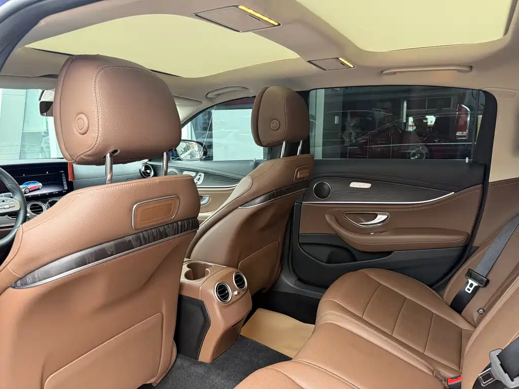 Mercedes-Benz E-Class — миниатюра 9
