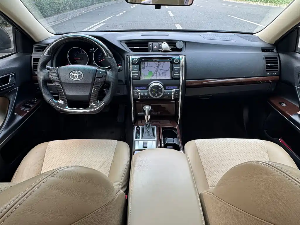 Toyota Reiz — миниатюра 9