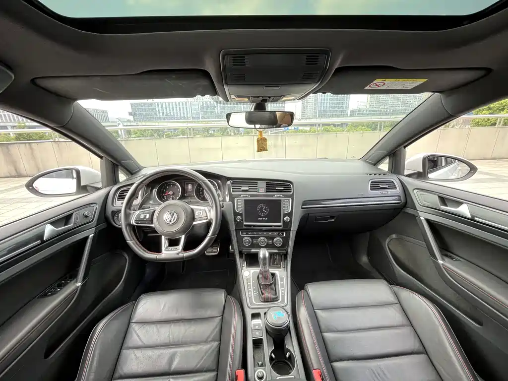 Volkswagen Golf GTI — миниатюра 6