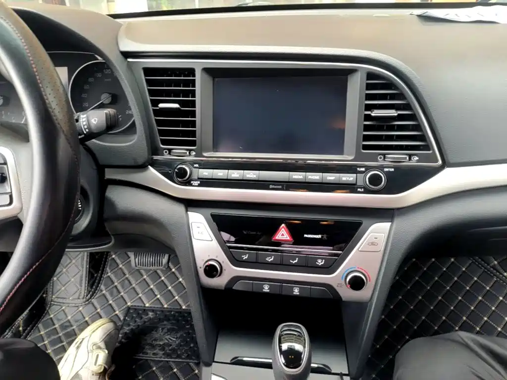 Hyundai Elantra — миниатюра 13