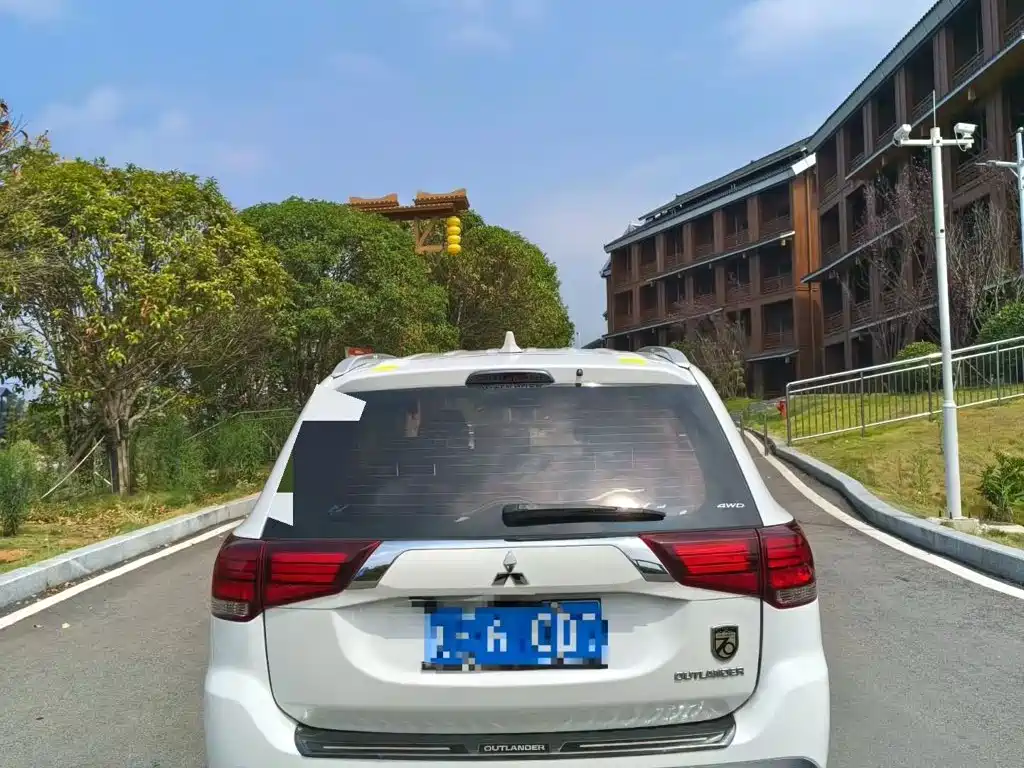 Mitsubishi Outlander — миниатюра 8