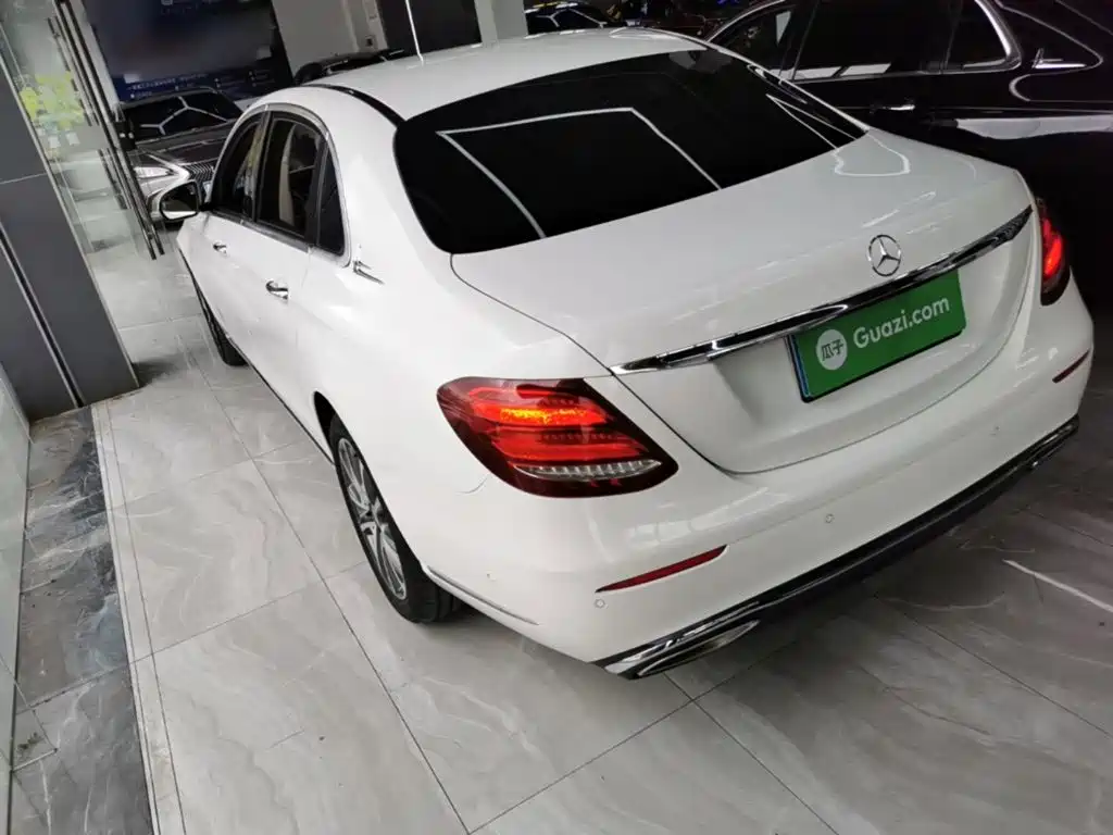 Mercedes-Benz E-Class — миниатюра 5