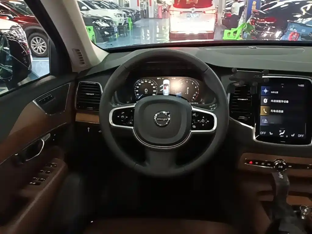 Volvo XC90 — миниатюра 11